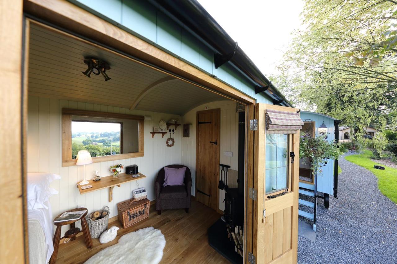 Upper Gelli Luxury Holiday Lodge, Converted Dairy & Cosy Shepherds Huts Welshpool Buitenkant foto