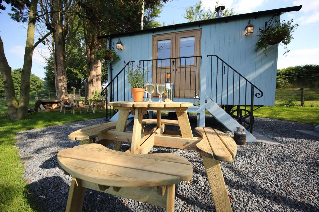 Upper Gelli Luxury Holiday Lodge, Converted Dairy & Cosy Shepherds Huts Welshpool Buitenkant foto